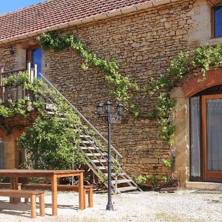 Bed and Breakfast les Tours de Bombel à Saint-Amand-de-Coly Extérieur photo
