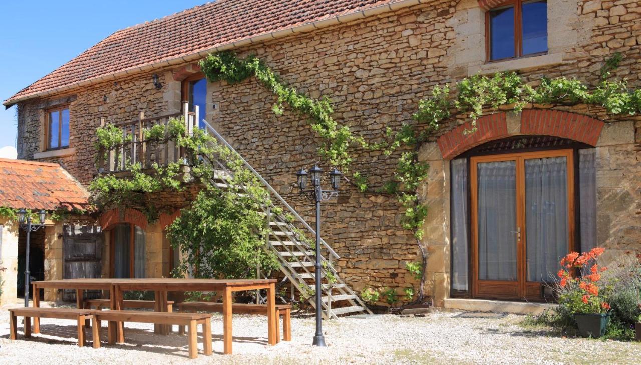 Bed and Breakfast les Tours de Bombel à Saint-Amand-de-Coly Extérieur photo