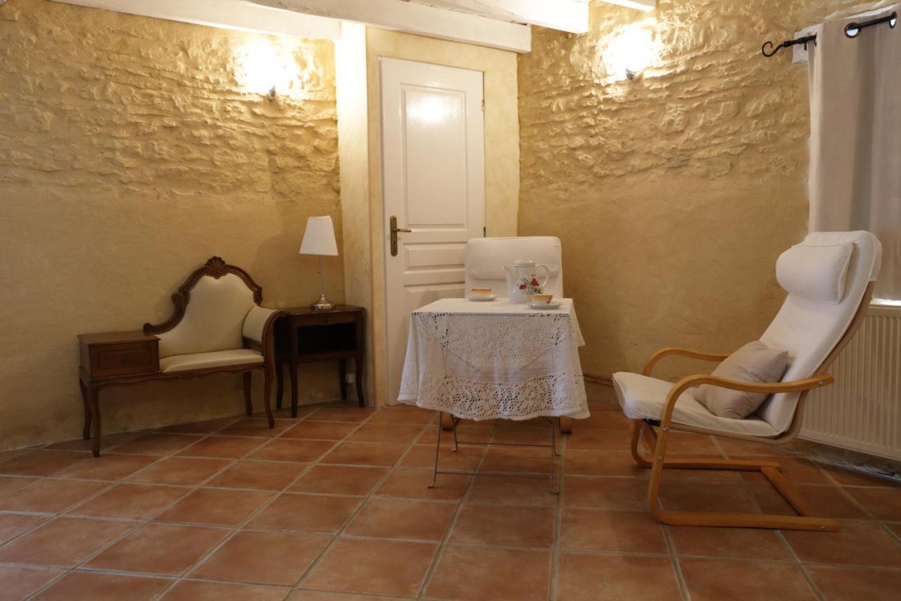Bed and Breakfast les Tours de Bombel à Saint-Amand-de-Coly Extérieur photo